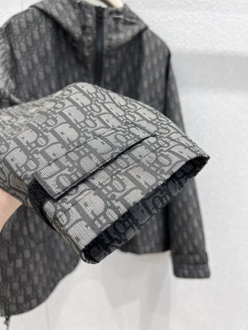 chr1st1an D10r outwear